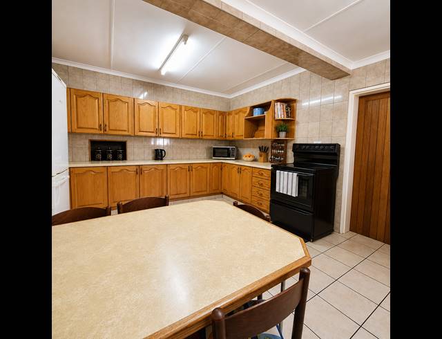 4 BEDROOM HOUSE FOR SALE IN RENSBURG